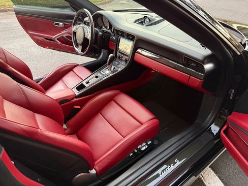 Used 2015 Porsche 911 Turbo S image 30