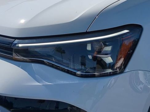 New 2026 Volkswagen Taos SE image 7