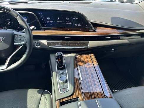 Certified 2024 Cadillac Escalade Premium Luxury image 15