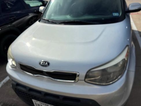 Used 2014 Kia Soul + w/ Primo Package FWD image 11