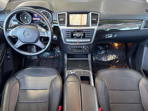 Used 2015 Mercedes-Benz GL 550 4MATIC image 3