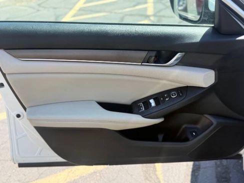 Used 2018 Honda Accord LX image 9