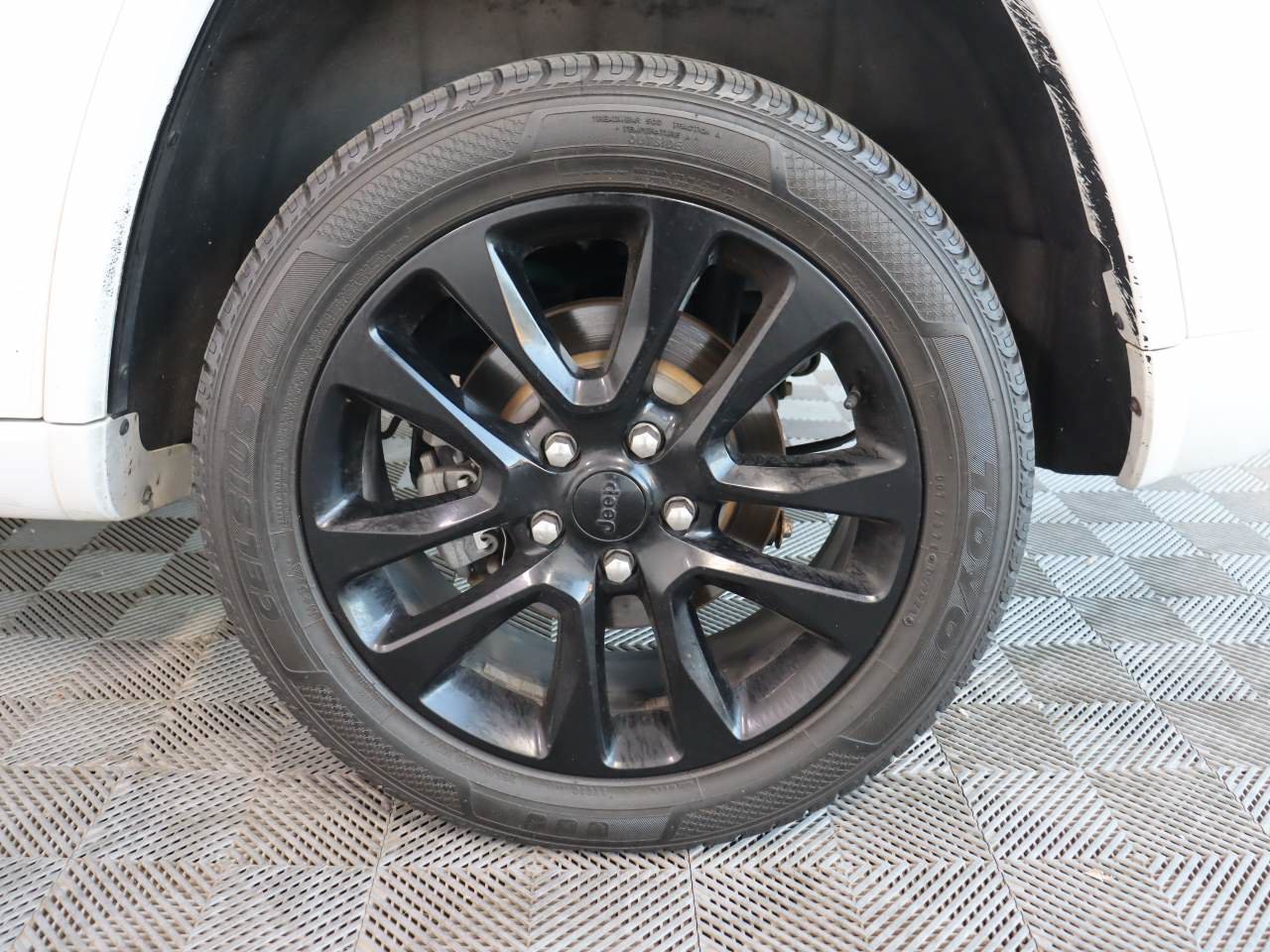 Used 2018 Jeep Grand Cherokee Altitude AWD/4WD image 18