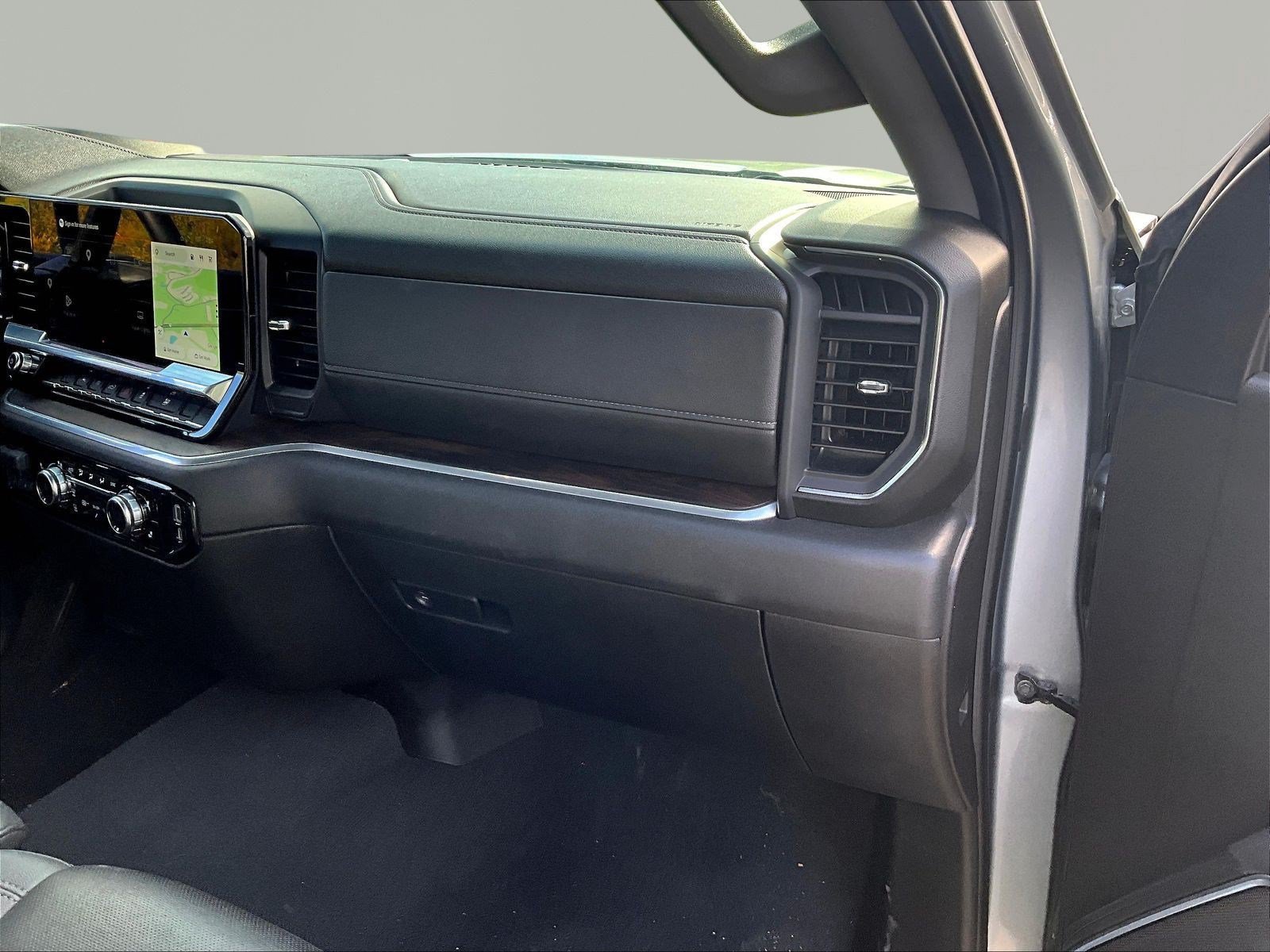 Used 2025 GMC Sierra 1500 SLT AWD/4WD image 27
