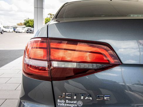 Used 2017 Volkswagen Jetta SE image 15