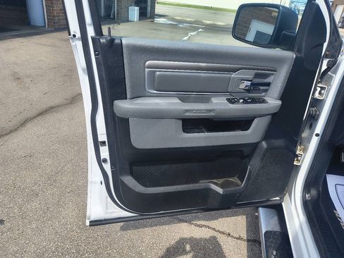 Used 2017 RAM 1500 Classic SLT AWD/4WD image 17