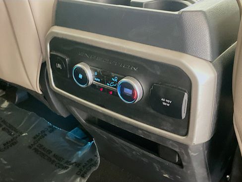 Used 2024 Ford Expedition Max Limited image 18