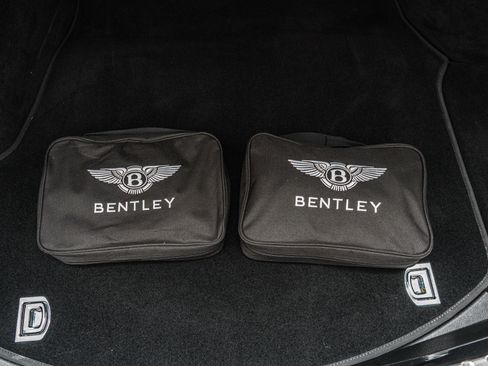 Used 2023 Bentley Flying Spur Plug-In Hybrid image 38