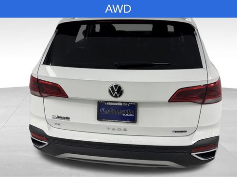 Used 2023 Volkswagen Taos SE AWD/4WD image 3
