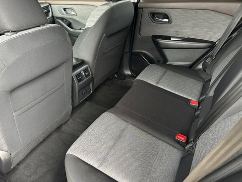 Used 2022 Nissan Rogue SV image 14