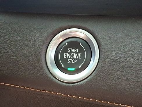 Used 2021 Cadillac Escalade Premium Luxury AWD/4WD image 26