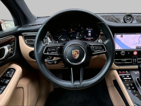 Used 2023 Porsche Macan AWD/4WD image 6