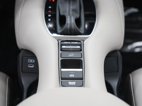 Used 2027 Honda HR-V EX-L image 19