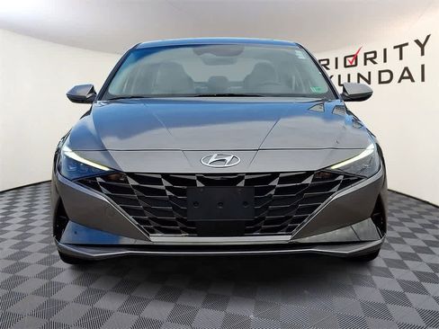Used 2023 Hyundai Elantra Limited w/ Preferred Accessory Package image 2