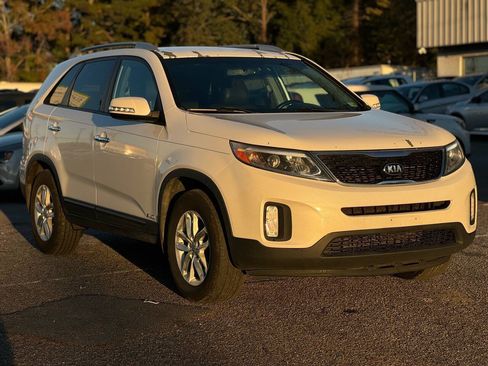Used 2015 Kia Sorento LX AWD/4WD image 4