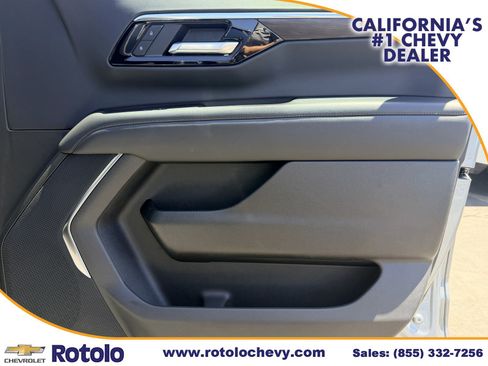 Used 2025 Chevrolet Suburban Z71 AWD/4WD image 9