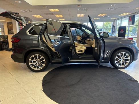 Used 2021 BMW X5 xDrive40i w/ Premium Package AWD/4WD image 39