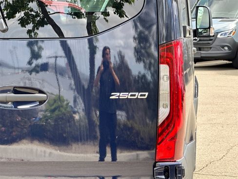 Used 2024 Mercedes-Benz Sprinter 144 Cargo image 33