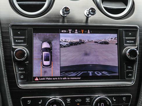 Used 2019 Bentley Bentayga image 23