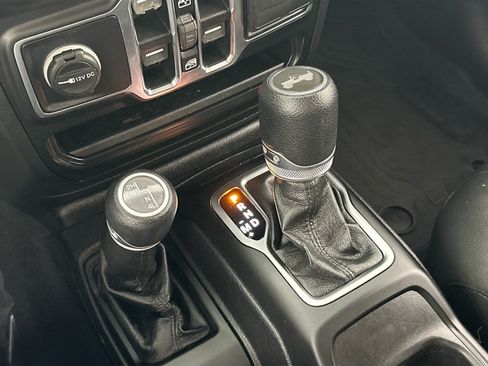 Used 2021 Jeep Wrangler Unlimited Sport AWD/4WD image 16