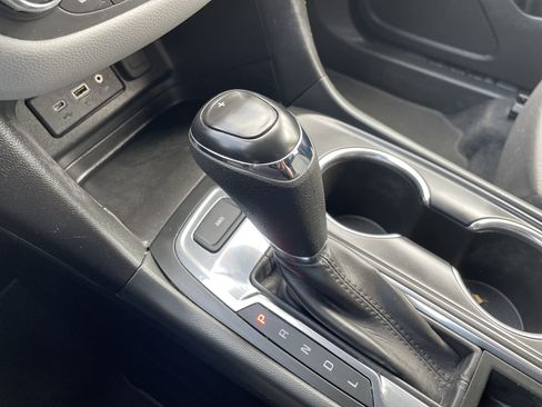 Used 2021 Chevrolet Equinox LT AWD/4WD image 14