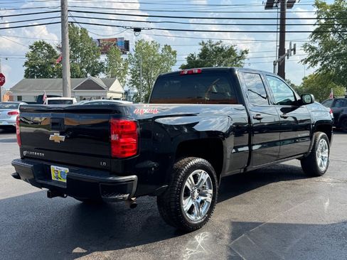 Used 2019 Chevrolet Silverado 1500 Custom w/ Custom Convenience Package AWD/4WD image 4