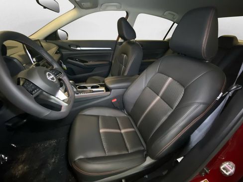 Used 2024 Nissan Altima 2.5 SR FWD image 10