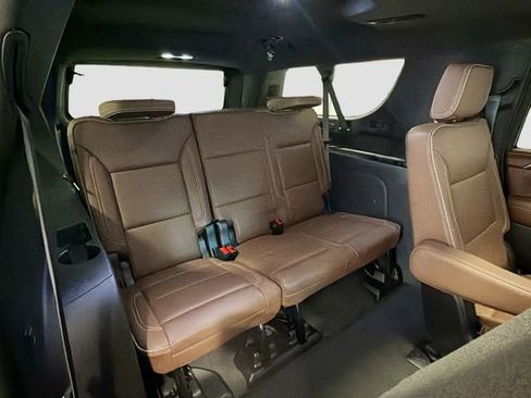 Used 2024 Chevrolet Suburban High Country image 26