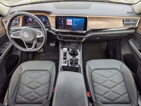 Used 2024 Volkswagen Atlas SE image 17