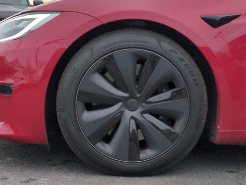 Used 2021 Tesla Model S Plaid image 13