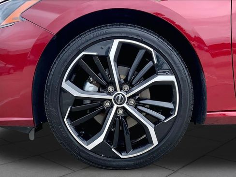 Used 2024 Nissan Altima 2.5 SR FWD image 11