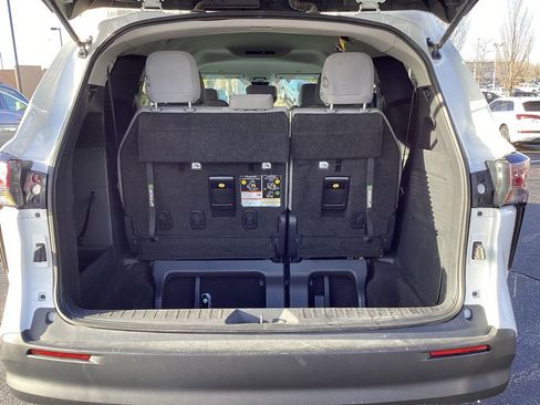 Used 2025 Toyota Sienna LE FWD image 12