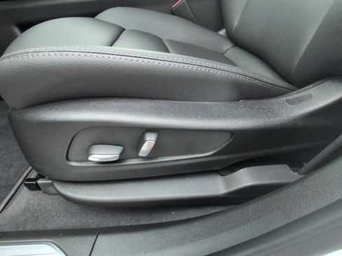 New 2025 Cadillac XT5 Luxury image 19