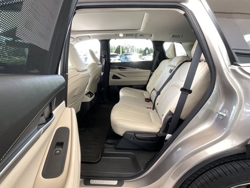 Used 2023 INFINITI QX60 Luxe w/ Performance Audio Package image 24