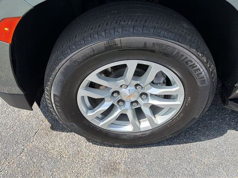 Used 2024 Chevrolet Suburban LT RWD image 40
