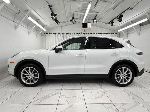 Certified 2023 Porsche Cayenne AWD/4WD image 15