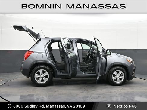 Used 2020 Chevrolet Trax LS image 36