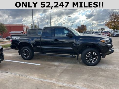 Used 2022 Toyota Tacoma TRD Sport image 2