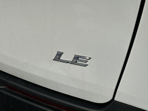 Used 2025 Toyota Sienna LE w/ LE Plus Package image 10