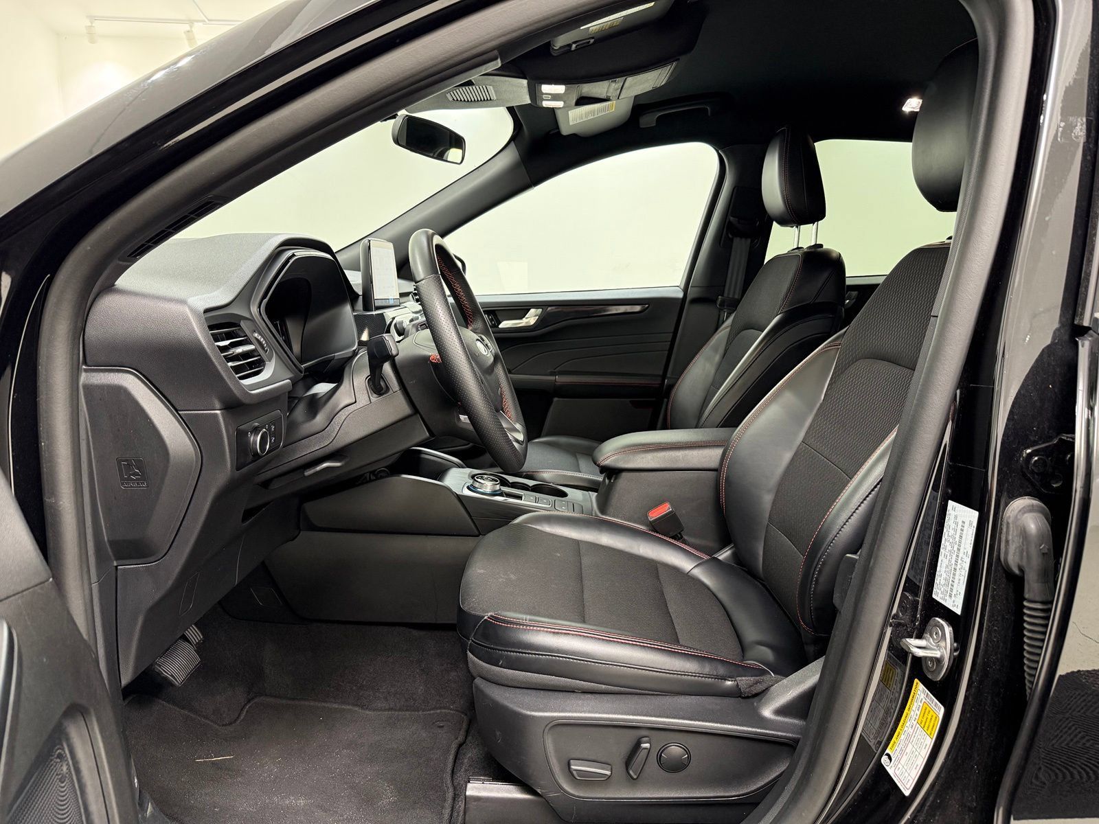 Used 2025 Ford Escape ST-Line AWD/4WD image 15
