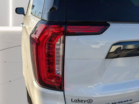 Used 2024 GMC Yukon Denali Ultimate image 12