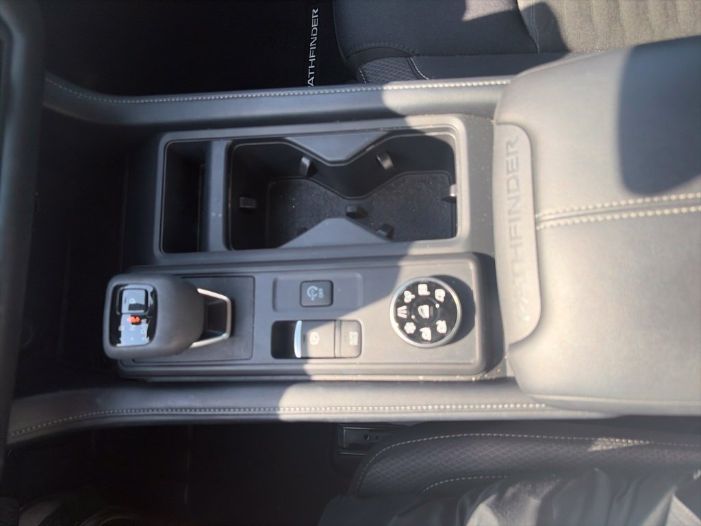 Used 2025 Nissan Pathfinder S AWD/4WD image 24