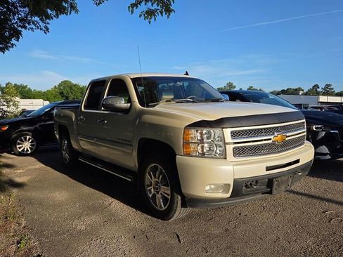 Used 2013 Chevrolet Silverado 1500 LTZ w/ LTZ White Diamond Edition RWD image 4