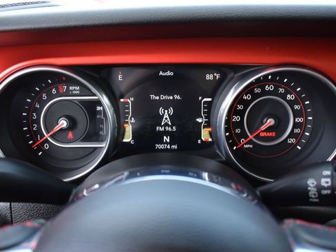 Used 2018 Jeep Wrangler Unlimited Rubicon AWD/4WD image 11