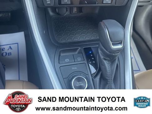 Used 2021 Toyota RAV4 XLE Premium image 22