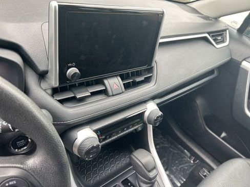 Used 2025 Toyota RAV4 XLE FWD image 35