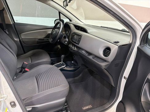 Used 2015 Toyota Yaris SE image 38