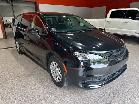 Used 2023 Chrysler Voyager LX FWD image 12
