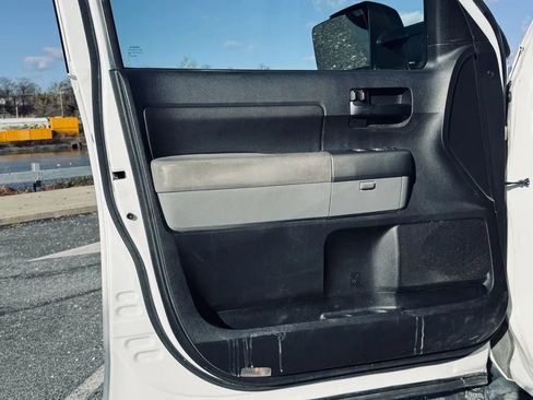 Used 2010 Toyota Tundra 4x4 CrewMax image 7