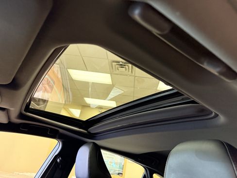 Used 2022 Toyota Avalon XLE w/ Moonroof Package FWD image 6